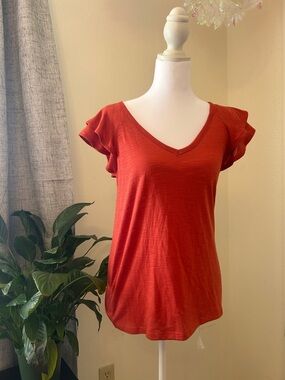 LC Lauren Conrad Rust V-Neck Flutter Sleeve Tee